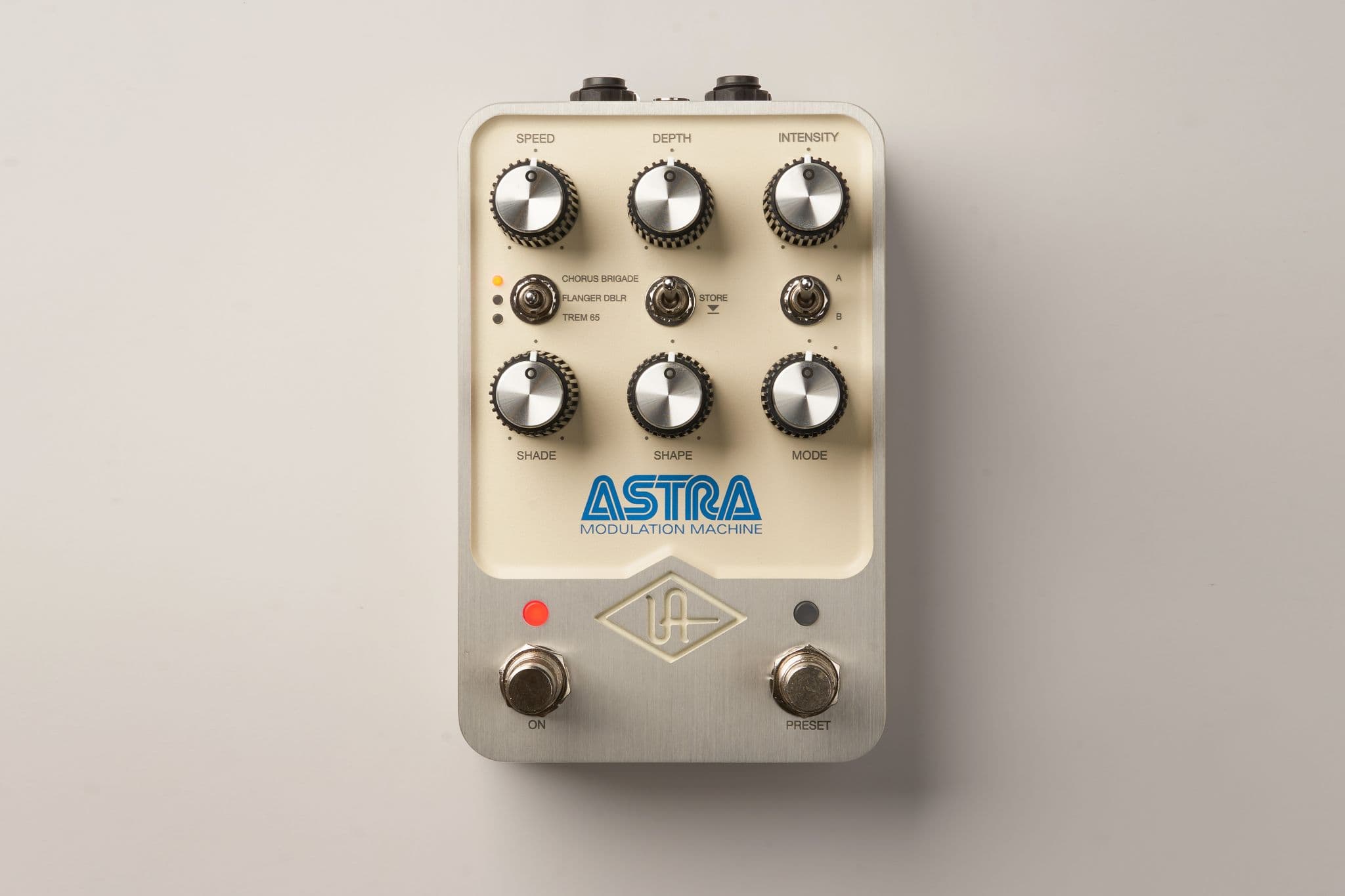 Universal Audio Astra Modulation Machine Pedal de Efectos