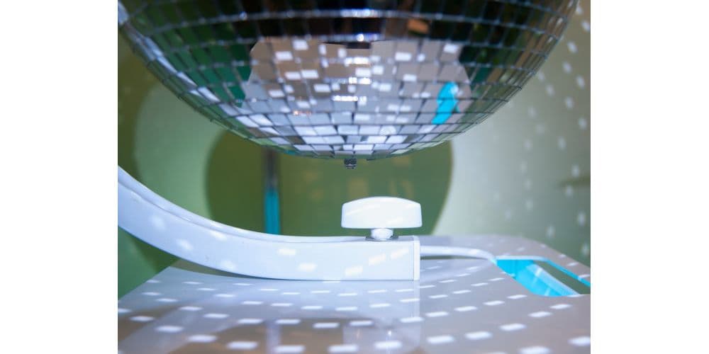 Eurolite Soporte con Motor para Bolas de Espejo hasta 50cm con Enganche Blanco Soporte con Motor hasta 50cm con Enganche